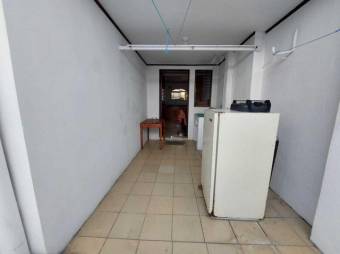 Se vende espaciosa casa con balcón y patio en Ulloa de Heredia 24-453