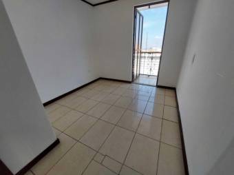 Se vende espaciosa casa con balcón y patio en Ulloa de Heredia 24-453