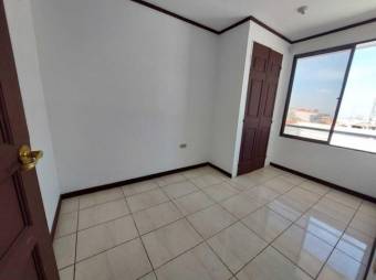 Se vende espaciosa casa con balcón y patio en Ulloa de Heredia 24-453