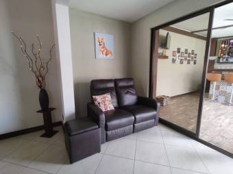 Se vende linda y espaciosa casa con terraza y patio en Ulloa de Heredia 24-6