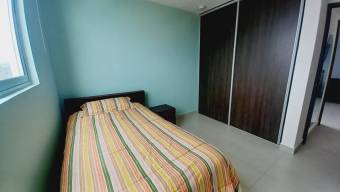 Se vende espacioso apartamento en lindo condominio de San Pablo de Heredia 23-2963