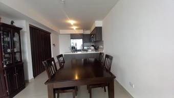 Se vende espacioso apartamento en lindo condominio de San Pablo de Heredia 23-2963