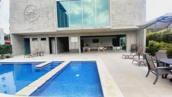 Se vende espacioso apartamento en lindo condominio de San Pablo de Heredia 23-2963