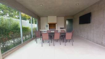 Se vende espacioso apartamento en lindo condominio de San Pablo de Heredia 23-2963