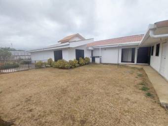 Se vende amplia casa con uso de suelo mixto en Uruca de San Jose 23-2920