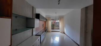 Se vende espaciosa casa con balcón y patio en Rohrmoser 23-1353