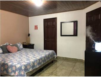 En venta casa independiente en calle sin salida en San Miguel de Naranjo