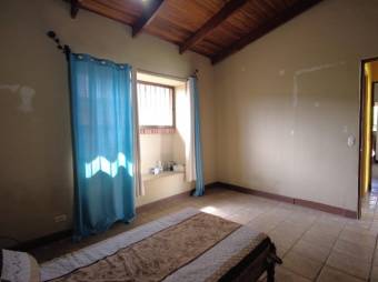 Se vende propiedad con 3 casas con uso de suelo multifamiliar en Pozos de Santa Ana 23-1462