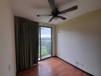 Se vende espacioso apartamento en Mata redonda de San José 23-1442