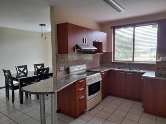 Se vende espacioso apartamento en Mata redonda de San José 23-1442