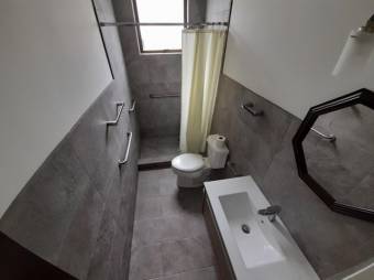 Se vende espacioso apartamento en Mata redonda de San José 23-1442