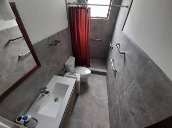 Se vende espacioso apartamento en Mata redonda de San José 23-1442