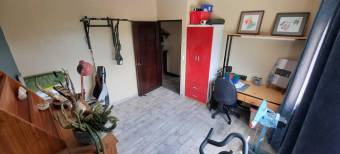 Se vende espaciosa con balcón y patio en 