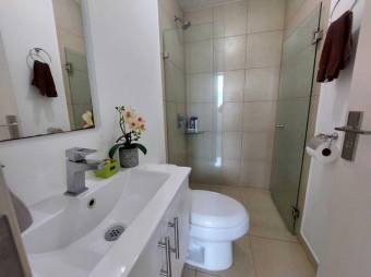 Se vende hermoso apartamento de lujo con amplia terraza en Ulloa de Heredia 24-500