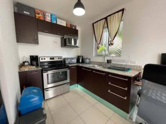 Se vende espacioso apartamento en San Sebastián de San José 23-3368