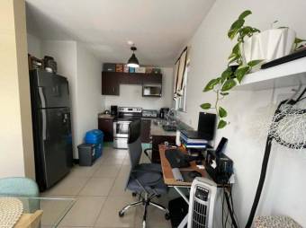 Se vende espacioso apartamento en San Sebastián de San José 23-3368