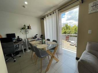 Se vende espacioso apartamento en San Sebastián de San José 23-3368