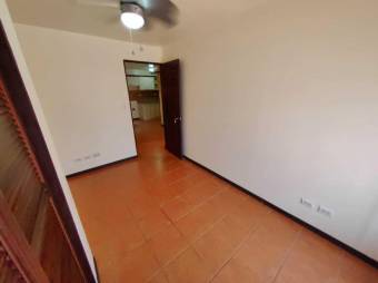 Se vende espacioso apartamento ubicado en Rohrmoser 23-2713