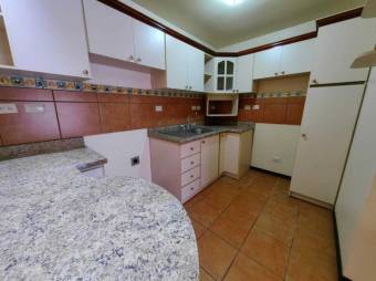 Se vende espacioso apartamento ubicado en Rohrmoser 23-2713