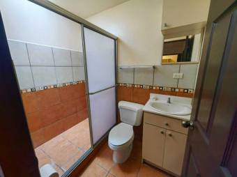 Se vende espacioso apartamento ubicado en Rohrmoser 23-2713