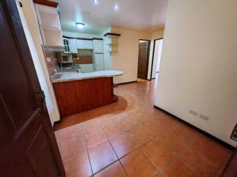 Se vende espacioso apartamento ubicado en Rohrmoser 23-2713