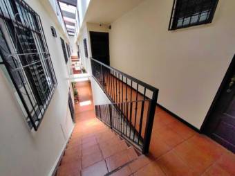 Se vende espacioso apartamento ubicado en Rohrmoser 23-2713