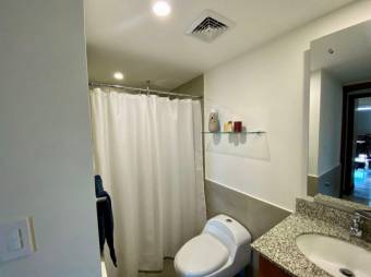 Se vende moderno y espacioso apartamento con balcón ubicado en Catedral de San José 24-539