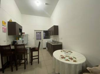 Se alquila espacioso apartamento en San Sebastián de San José 23-3295