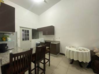 Se alquila espacioso apartamento en San Sebastián de San José 23-3295