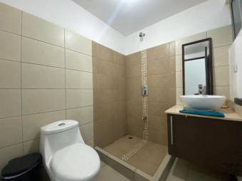 Se alquila espacioso apartamento en San Sebastián de San José 23-3295