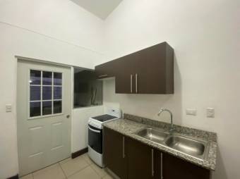 Se alquila espacioso apartamento en San Sebastián de San José 23-3295