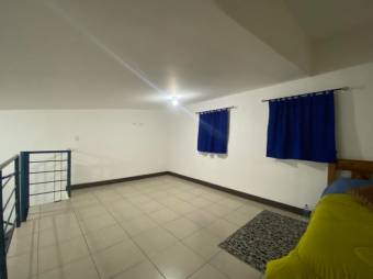 Se alquila espacioso apartamento en San Sebastián de San José 23-3295