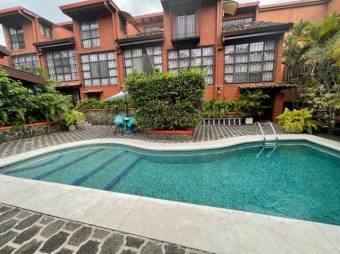 Se vende espectacular casa amoblada con piscina en zona privilegiada de Rohrmoser 23-3052