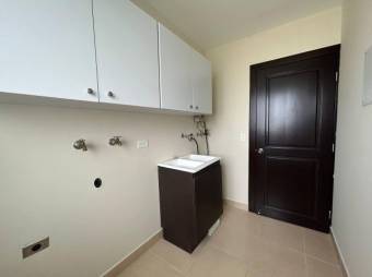 Se vende espacioso apartamento en lujoso condómino de San Antonio de Belén 23-3233 