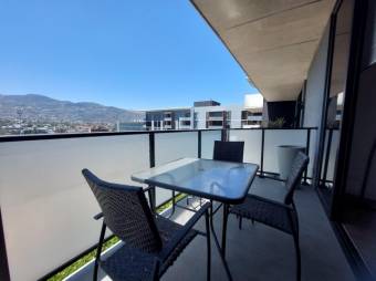 Se vende espacioso y moderno apartamento amoblado ubicado en el centro de Escazú 23-2409