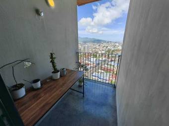 Se vende lujoso apartamento en la prestigiosa torre URBN Escalante en San José 24-336