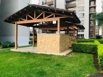 Se vende espacioso apartamento en moderno condominio en San Rafael de Alajuela 24-575