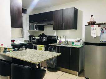 Se vende espacioso apartamento en moderno condominio en San Rafael de Alajuela 24-575