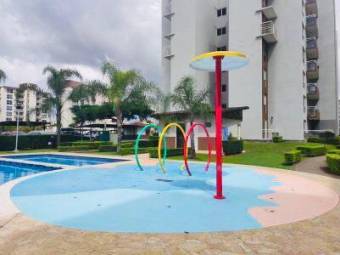 Se vende espacioso apartamento en moderno condominio en San Rafael de Alajuela 24-575