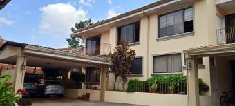 Se vende moderna y espaciosa casa con terraza y patio en zona real Pereira 24-570