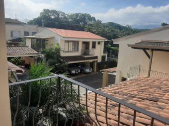 Se vende moderna y espaciosa casa con terraza y patio en zona real Pereira 24-570