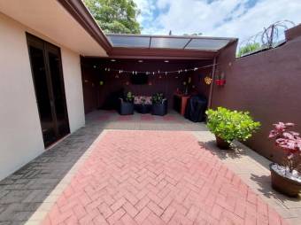 Se vende espaciosa casa con terraza en San Rafael de Alajuela 23-525