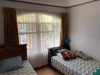 Se vende espaciosa casa en Desamparados de Alajuela 23-2862