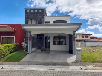 Se vende moderna casa con patio y terraza en Coyol de Alajuela 23-1062