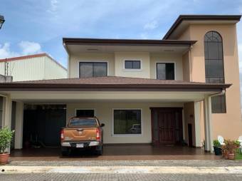 Se vende espaciosa casa en hermoso condomio de Coyol de Alajuela 23-473