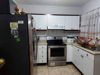 Se vende casa con jardin trasero y excelente ubicacion en San Francisco Heredia A24-838