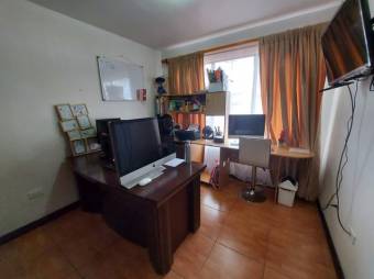 Se vende casa con jardin trasero y excelente ubicacion en San Francisco Heredia A24-838