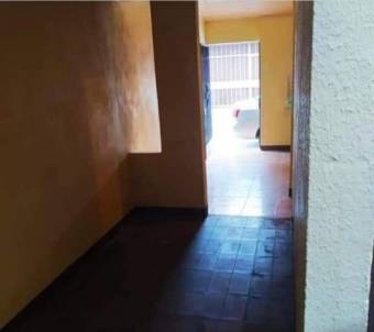 Se vende propiedad con 3 apartamentos por mcdonalds en San Rafael Alajuela 25-10