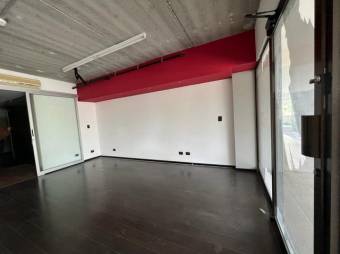 Se alquila local comercial de 58m2 en Santa Ana Centro 25-254