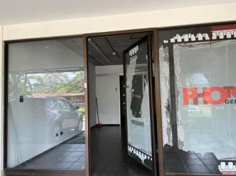 Se alquila local comercial de 58m2 en Santa Ana Centro 25-254